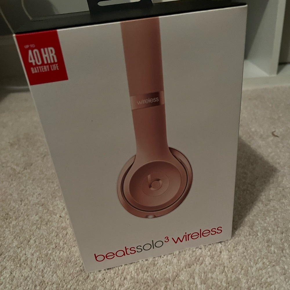 Rose gold beats solo 3 wireless headphones